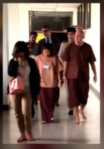 Johan_en_zijn_vrouw_in_Bangkok_Remand_Prison_foto_Omroep_Brabant